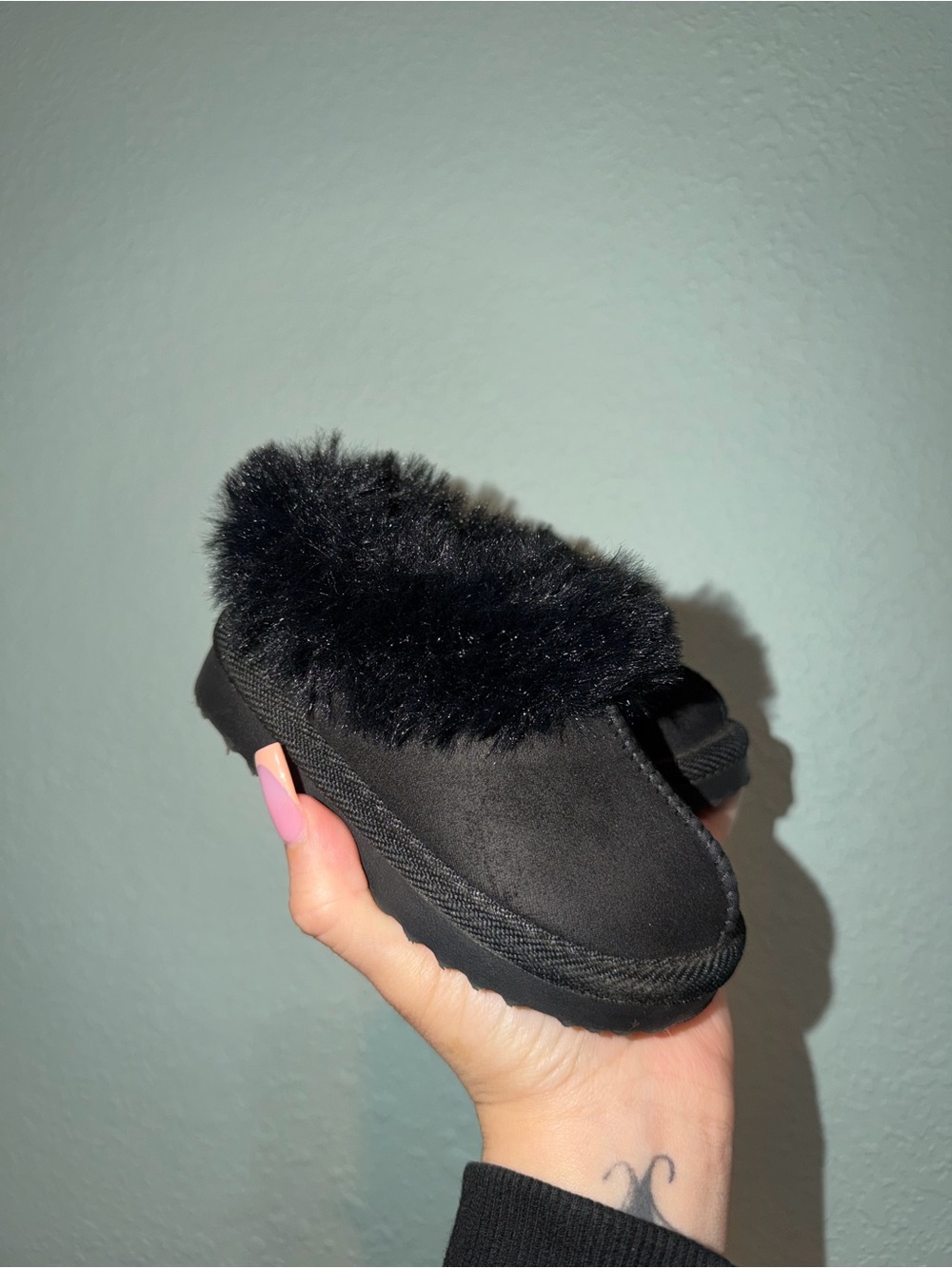 Kids Black Faux Fur Slip-On Slippers - Picture 2 of 4